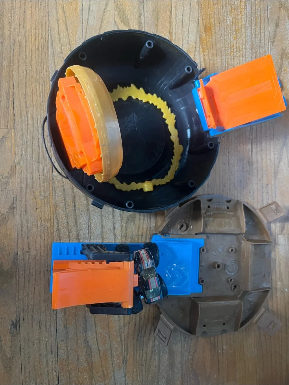 Hot Wheels Monster Trucks Stunt Tire Playset